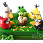 Tort 3D z postaciami z Angry Birds