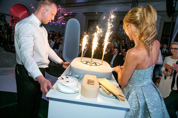 Krojenie tortu Magnum autorstwa Tort Marzeń