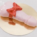 Tort penis z kokardką na wieczór panieński